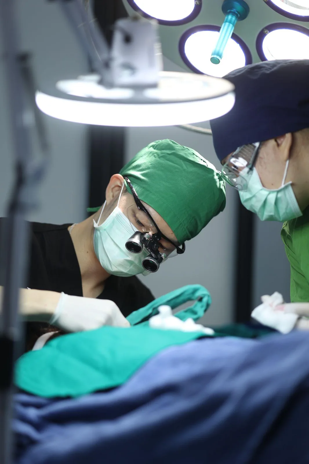 ht-01-surgery-team